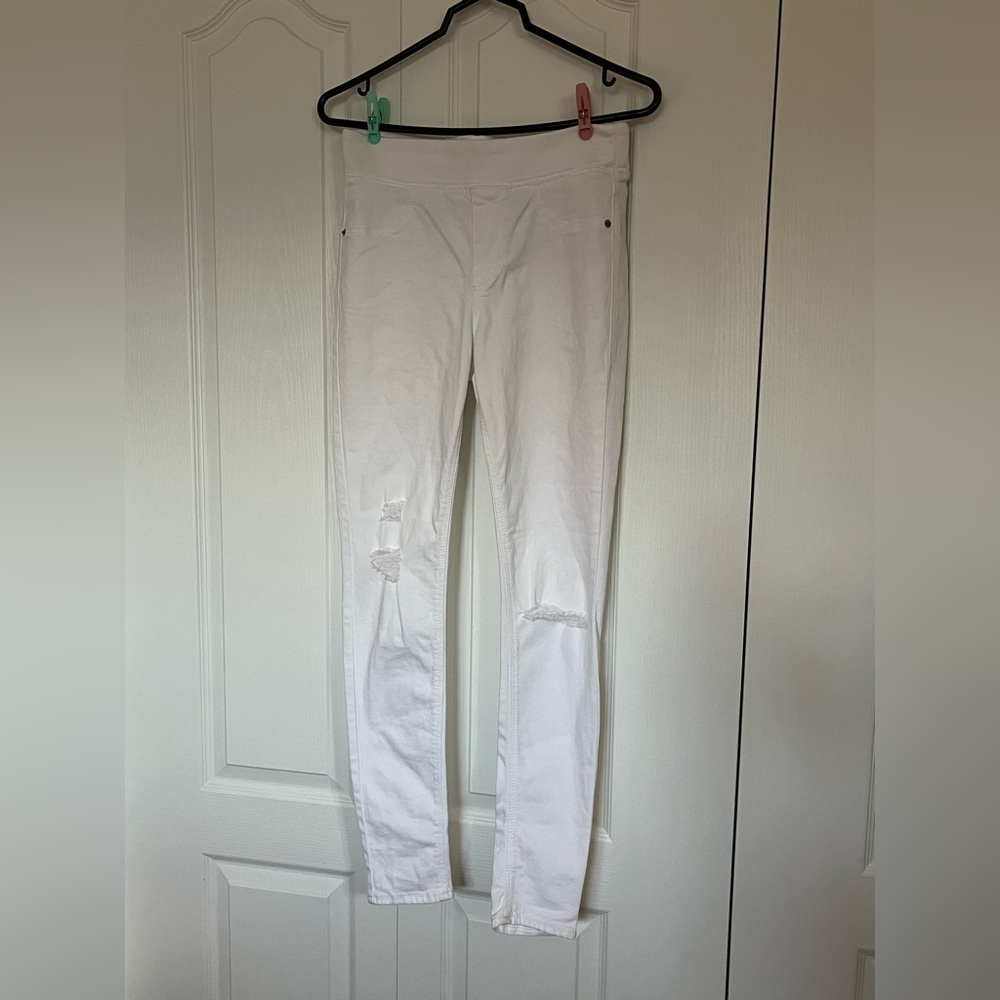 💫2/$20 - Old Navy White stretch waist ripped jeans size 4